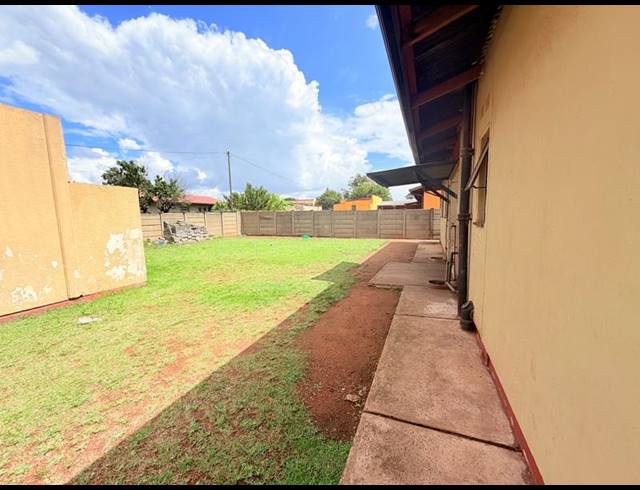7 BEDROOM HOUSE FOR SALE IN VANDERBIJLPARK CW 4